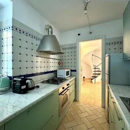 Casa • • Apartment *