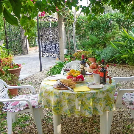 Casa Pairola * سان بارتولومِيو آل ما